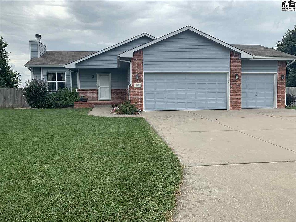 2nd image of 713 Clover Ln