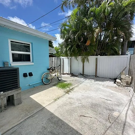 14147 Palm St #2 — Photo 24