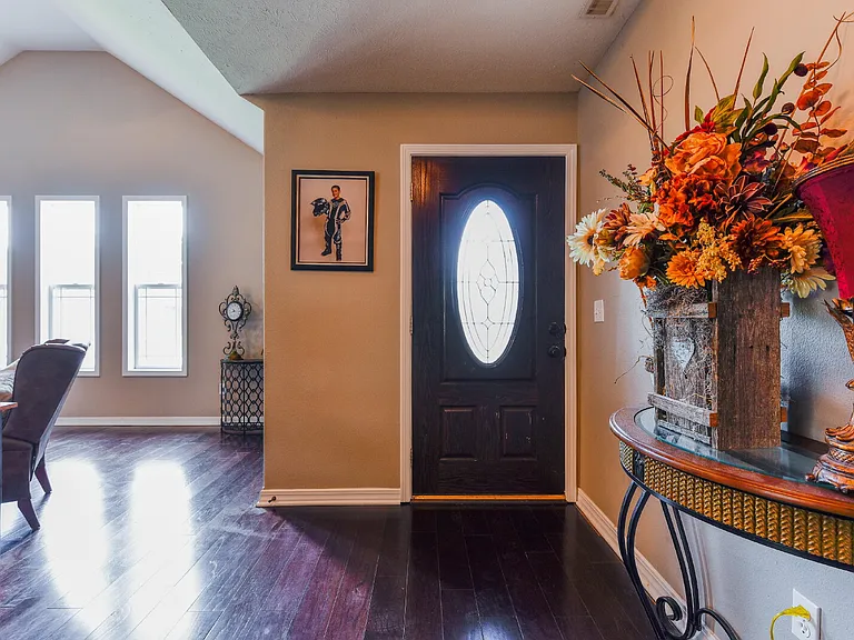 370 Southwoods Way — Photo 5