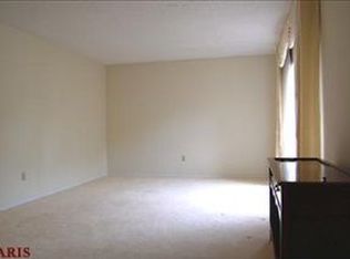 1253 Ponchartrain Lake Dr, Chesterfield, MO 63017