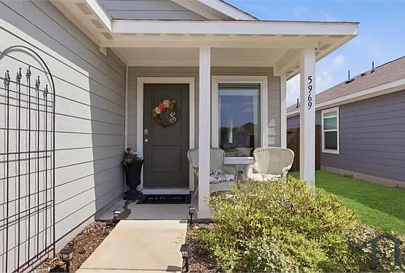 3 bed, 1266 sqft, $2,495 — Photo 1