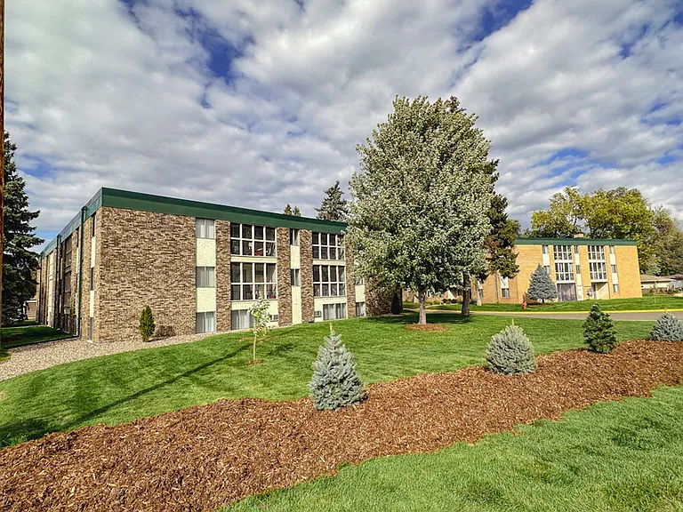 The Groves Apartments — Photo 7
