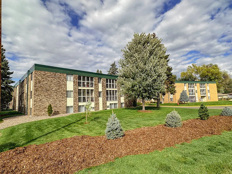 The Groves Apartments