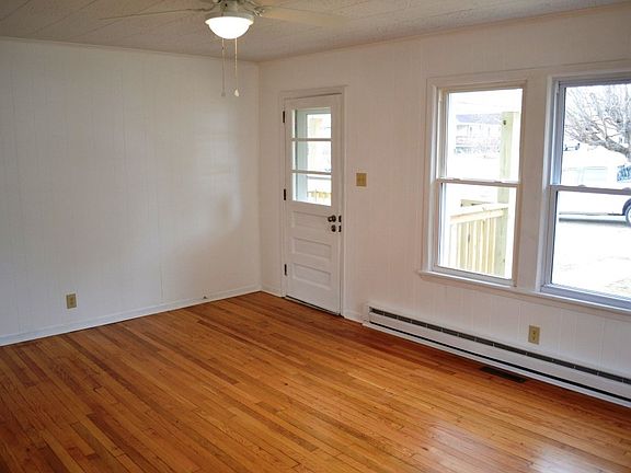 4th image of 1195 W Union St