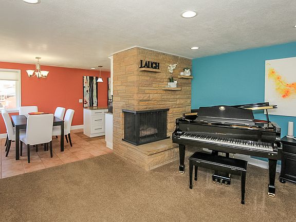 3rd image of 3075 E Cruise Way