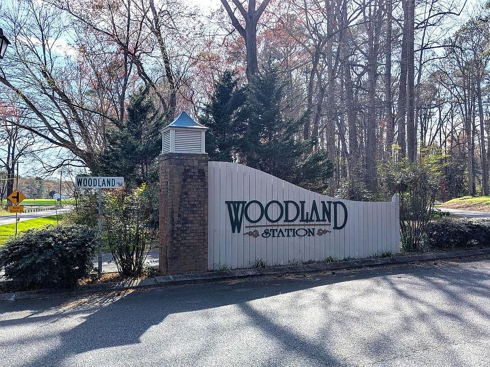 1st image of 1 Woodland Dr
