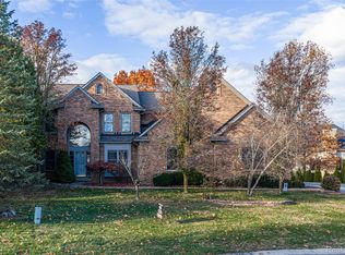 3904 Kaeleaf Rd, Lake Orion, MI 48360