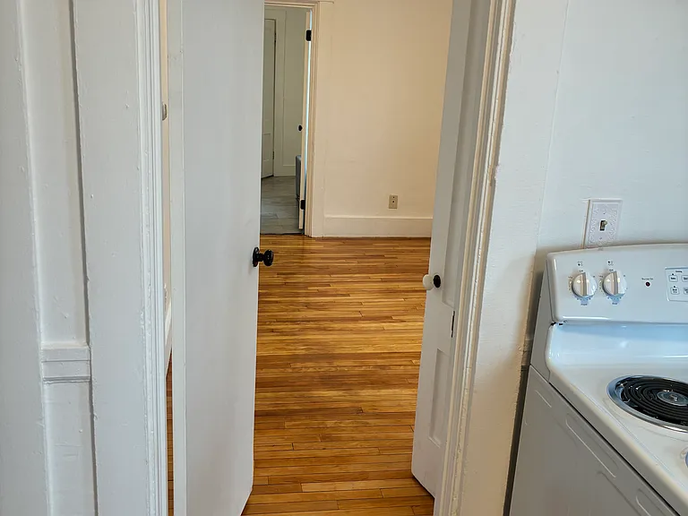 170 Pine St #4 — Photo 11