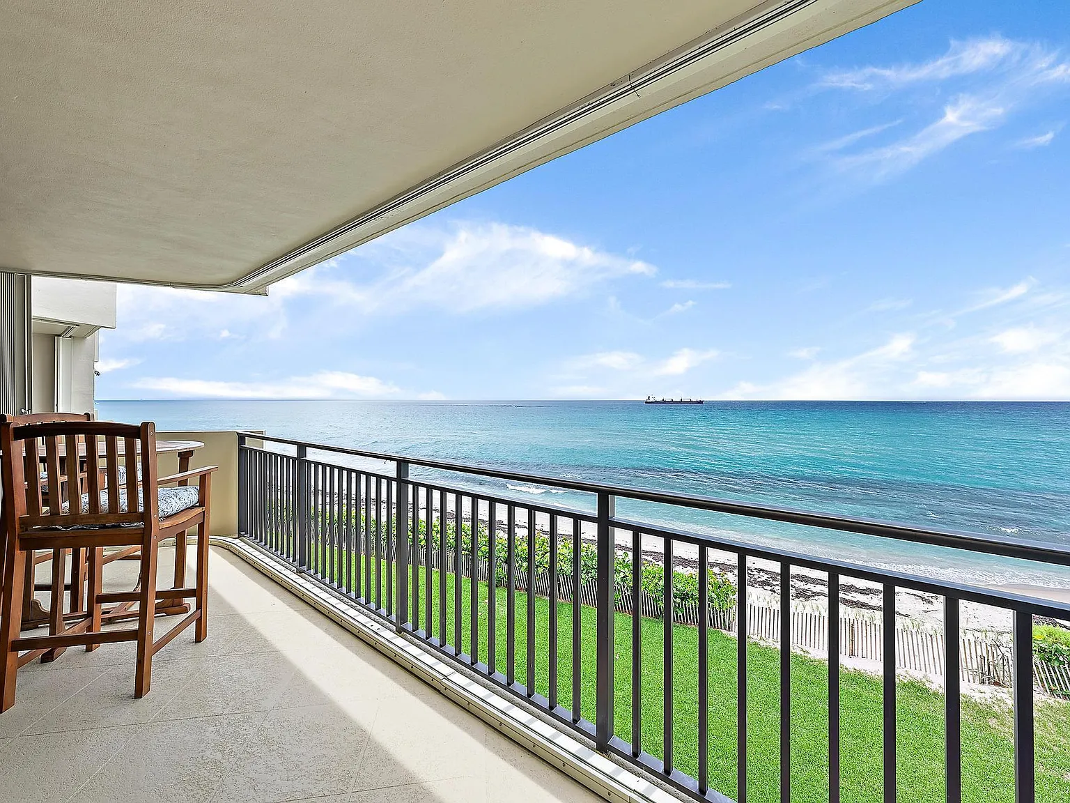 5460 N Ocean Dr — Photo 1