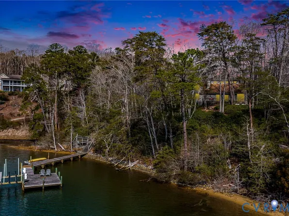 188 Hidden Cove Ln, Heathsville, VA 22473