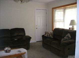 4006 Taft Ave, Seaford, NY 11783