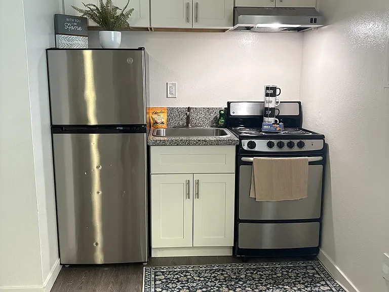 1321 E St #5 — Photo 6