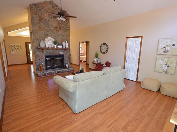 2nd image of 311 Dogwood Glen Dr