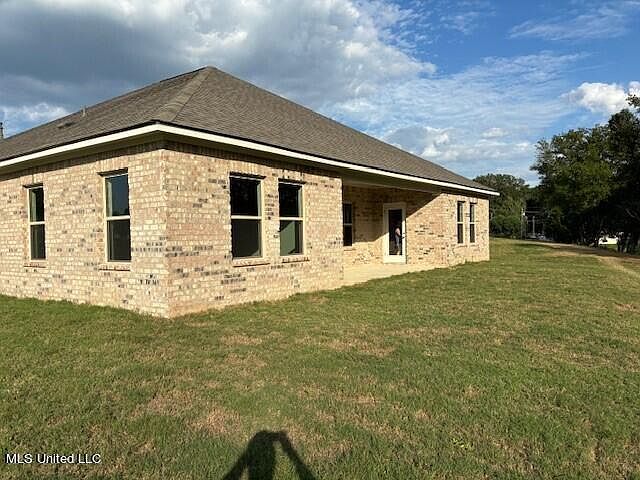 2nd image of 113 Horseshoe Blvd