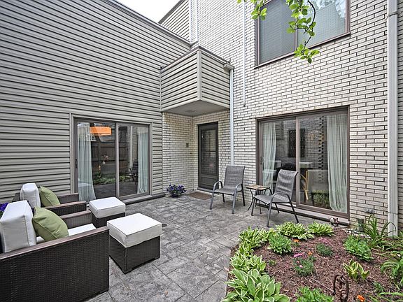 4th image of 2334 Dana Ave