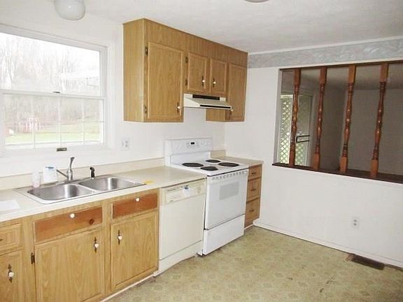 5th image of 3271 Evergreen Cir