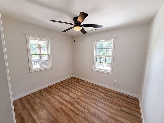 4th image of 1313 SE Eastbrook Rd