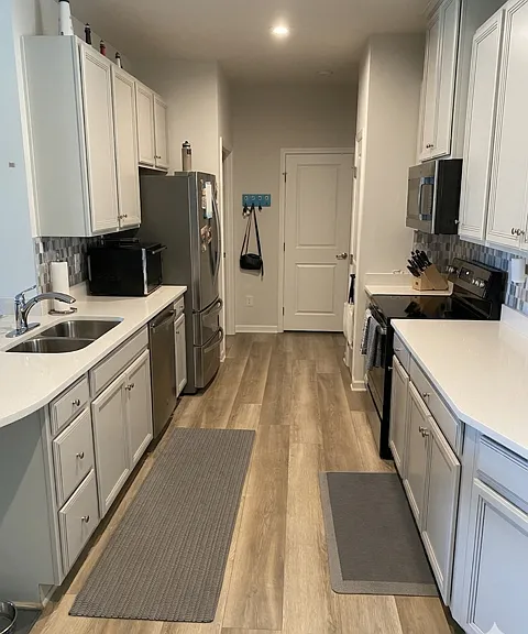 162 Wicklow Dr — Photo 3