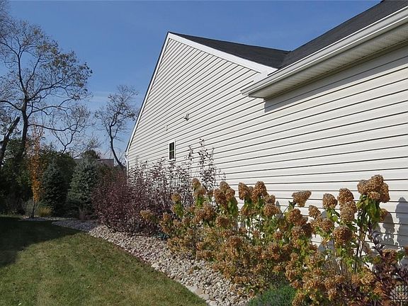 4th image of 5571 Millbrook Dr