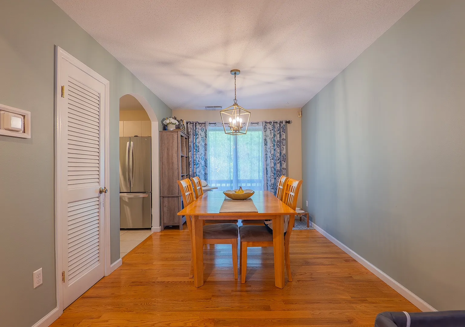 2 bed, 1.5 bath, 1324 sqft, $2,750 — Photo 4