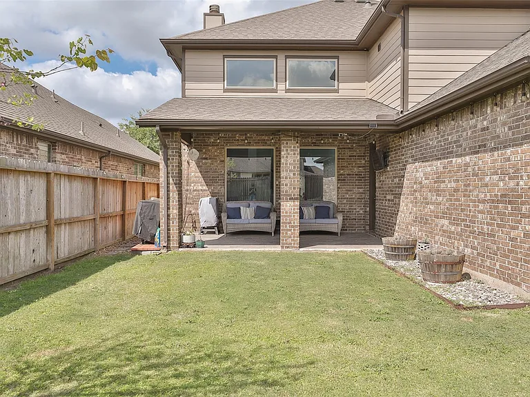 2810 Bluesage Bluff Dr — Photo 35