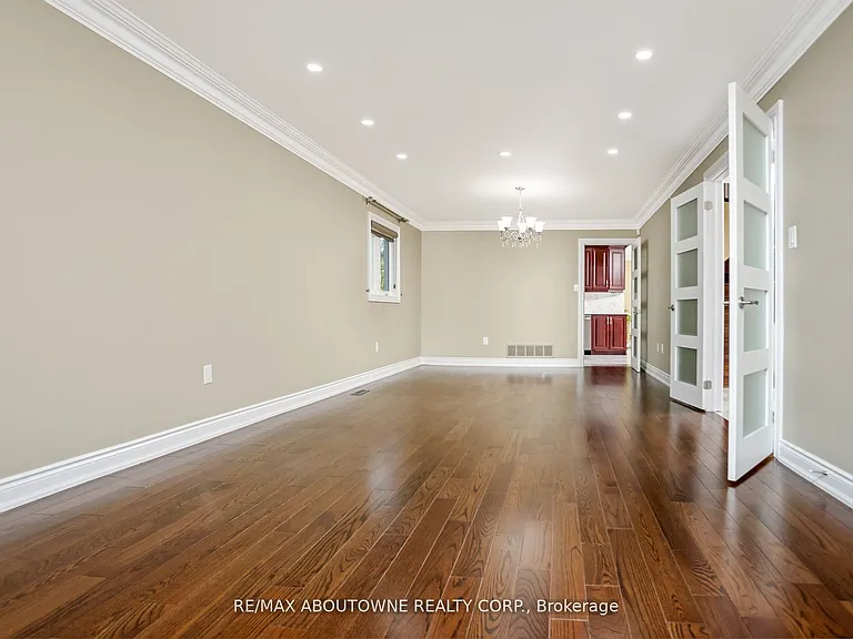 2235 Grenville Dr — Photo 11