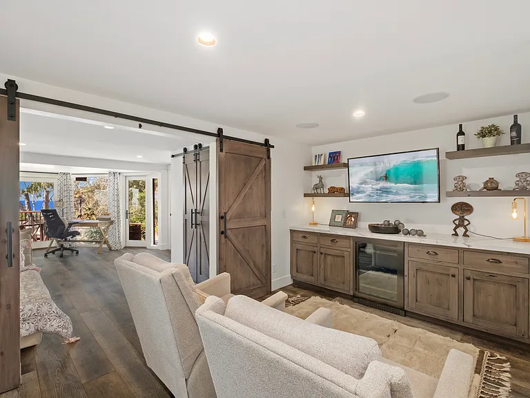 Ashton Dr — Photo 15