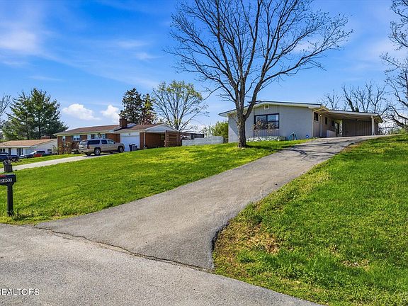 3rd image of 2807 Thomas Dr