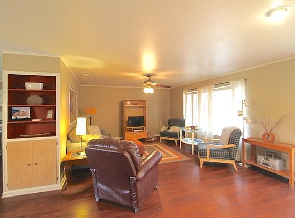 3rd image of 1110 College Ave