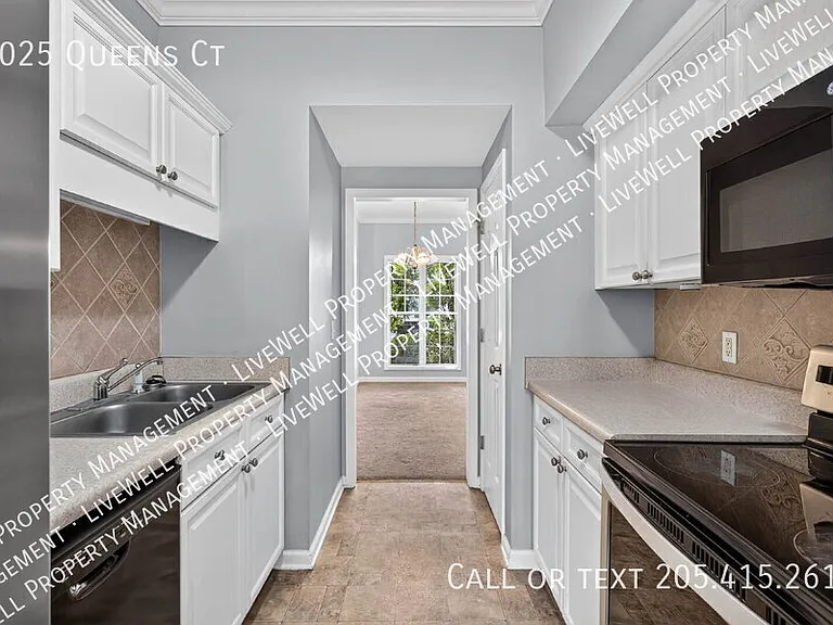 2025 Queens Ct — Photo 3