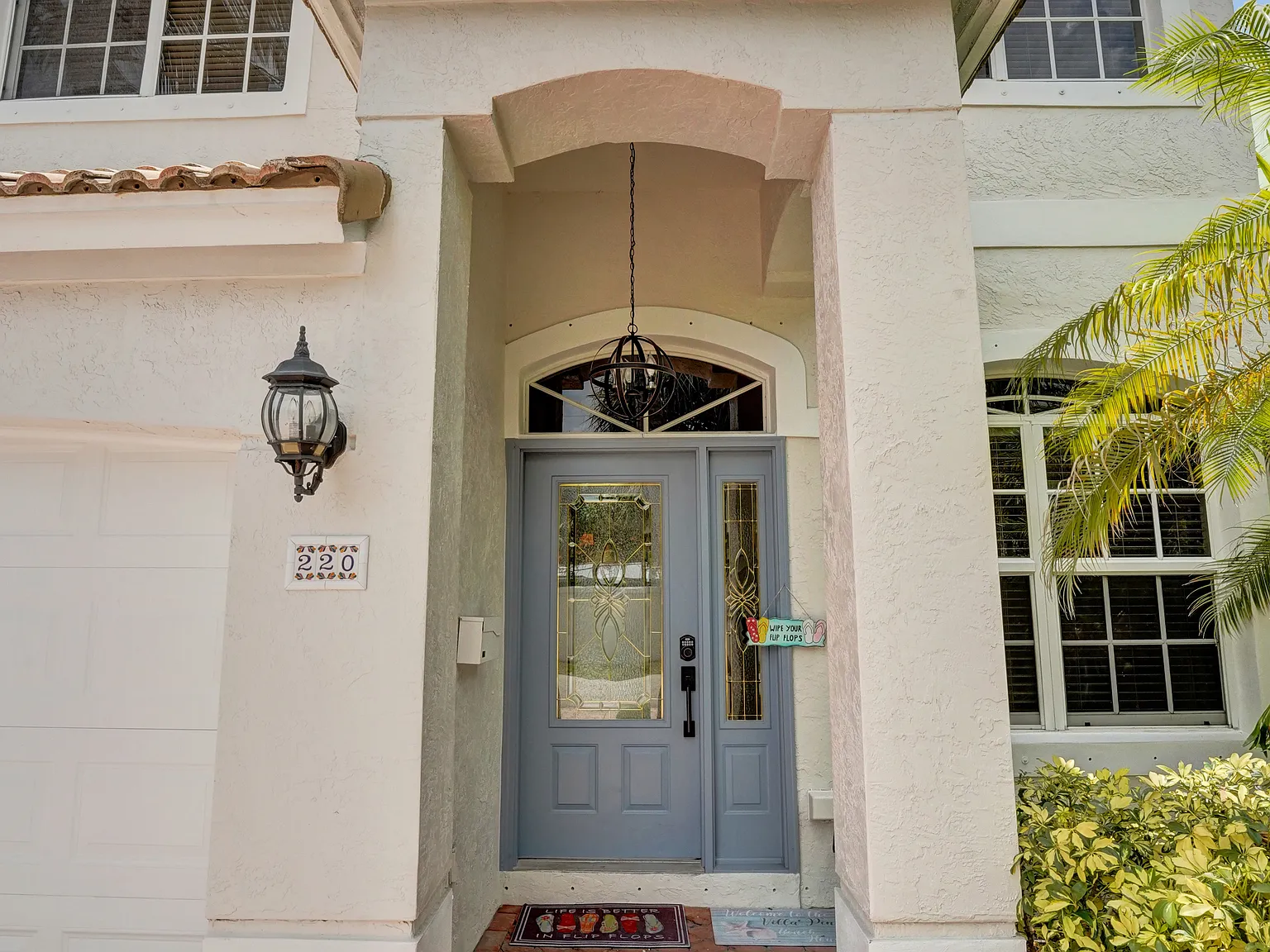 220 Pine Ave — Photo 2