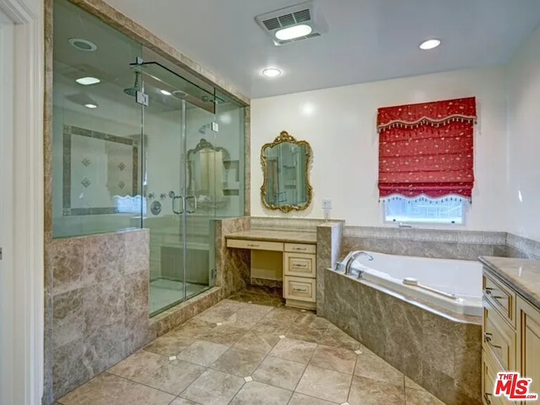 1915 Loma Vista Dr — Photo 18