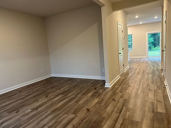 3rd image of 127 Johns Cardinal Dr