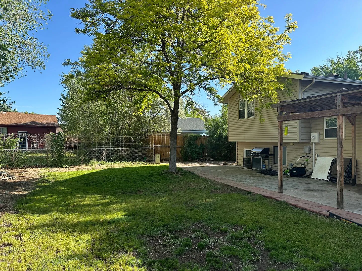Nicely Updated 3BD 2Bath Near Downtown Windsor — Photo 2