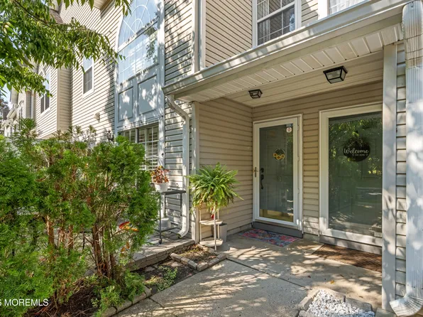 49 Richmond Ct, Tinton Falls, NJ 07712