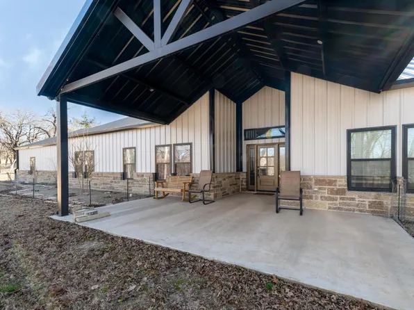135 Banjo Ct, Alvord, TX 76225