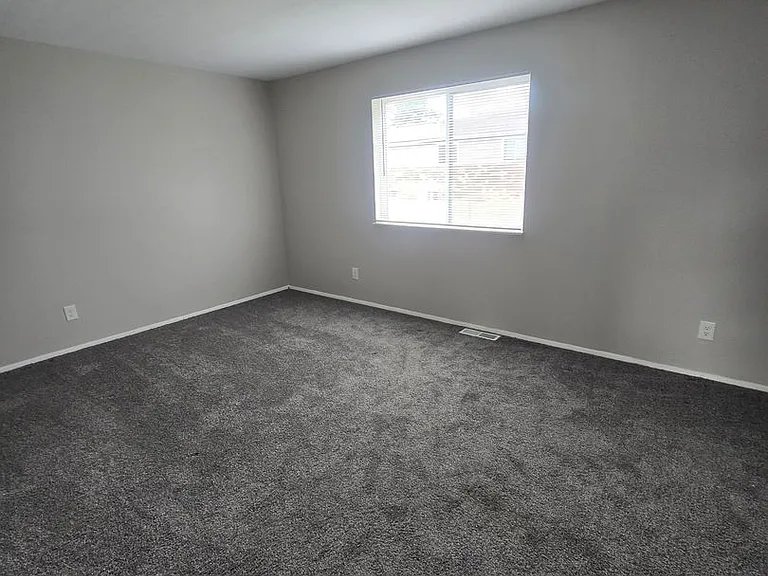3236 N Talbot Ave — Photo 8