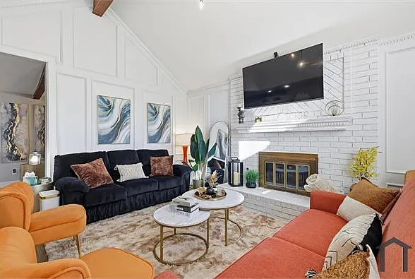 4 bed, 1636 sqft, $4,375 — Photo 2