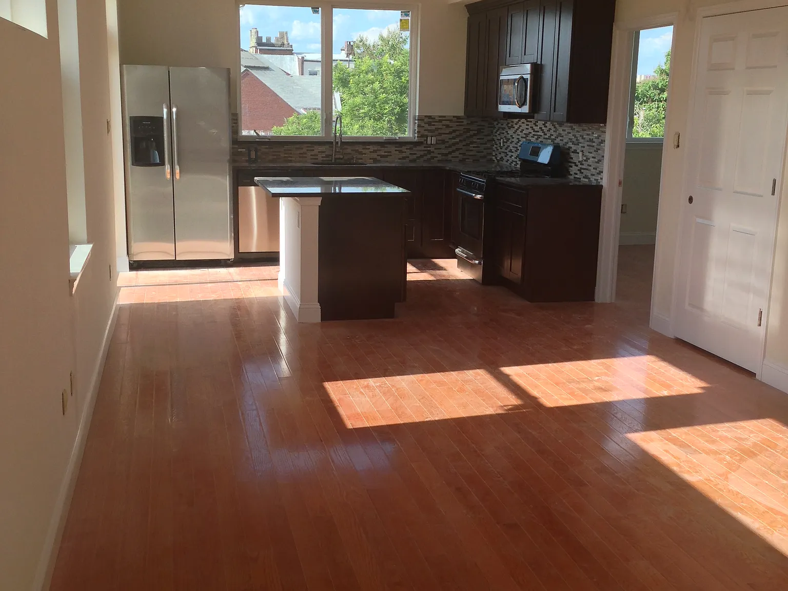 2 bed, 842 sqft, $1,850 — Photo 3