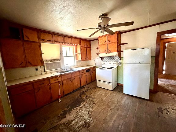 5th image of 99 Holmes St