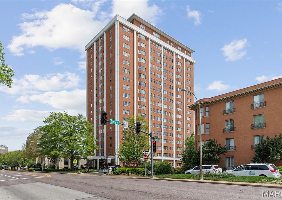 1st image of 710 S Hanley Rd APT 7B