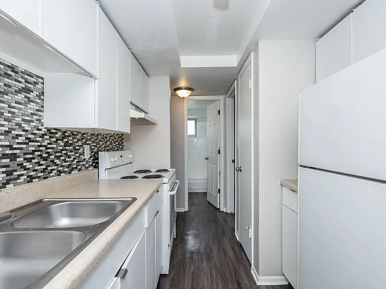 Dexter Street Apartments — Photo 42