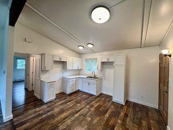 4th image of 124 Cherry Ave #3