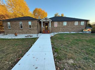 1138 E Forest Ridge Dr, Bolivar, MO 65613