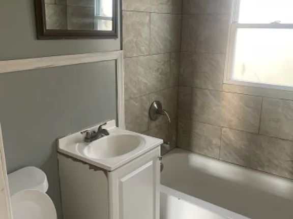 5th image of 2751 N Amidon Ave