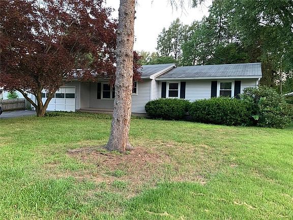 2nd image of 4 Lisand Dr