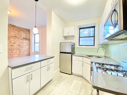 Rented by Bohemia Realty Group | media 14