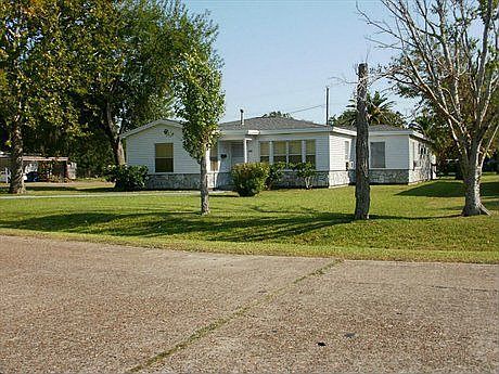 1st image of 601 Wisteria St