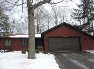 370 Heritage Dr, Rochester, NY 14615