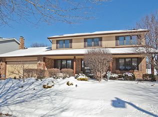 8329 Mending Wall Dr, Woodridge, IL 60517